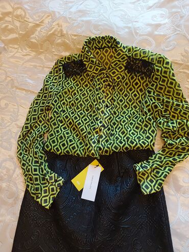 Köynək və bluzalar: Saroçka baha alinib .1defe geynilib .38 - 36 razmer.cox qeseng rengi — 2