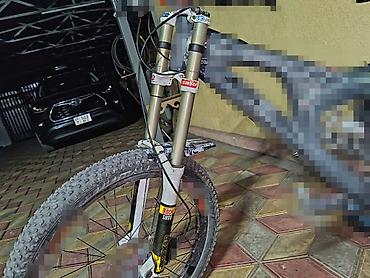 Спорт жана хобби: Продаётся двухкоронная вилка RockShox Boxxer R2C2 С топовыми демфером — 2