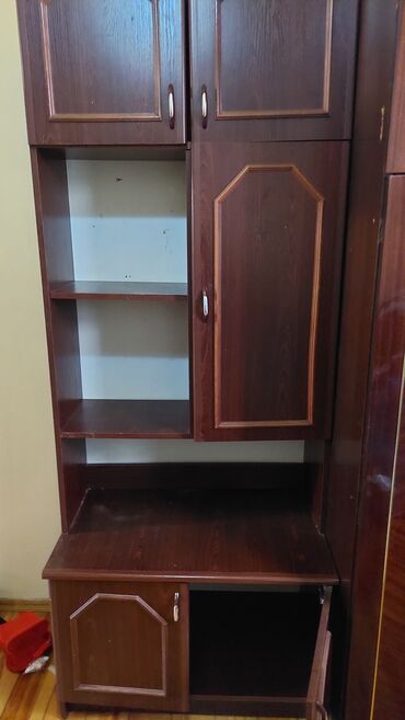 Dolablar: Açılan, 1 qapı Düz dolab, Stenka