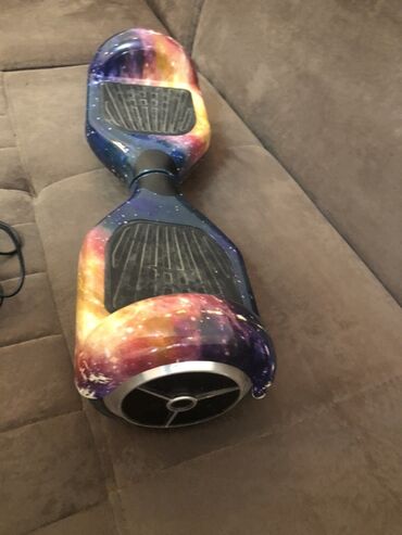 adam qruşa: Kosmik naxışlı bu hoverboard iki təkərli özünü balanslaşdıran elektrik