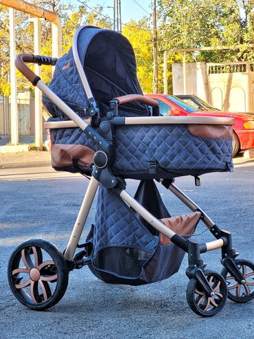 универсальные коляски adamex galactic: Tutacaq deri hissesinde soyulmalar var .bele basqa qirigi prablemu
