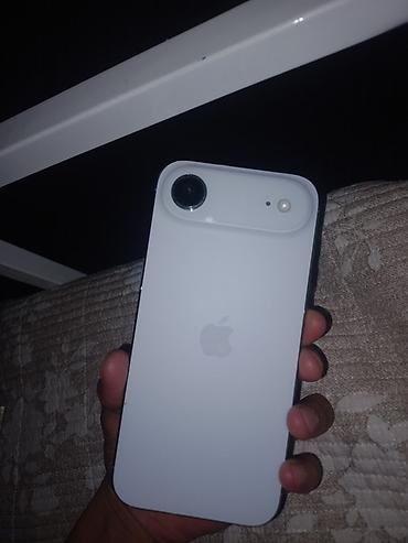 IPhone Air, Б/у, 256 ГБ, Белый, Защитное стекло, Чехол, Коробка, 99 %