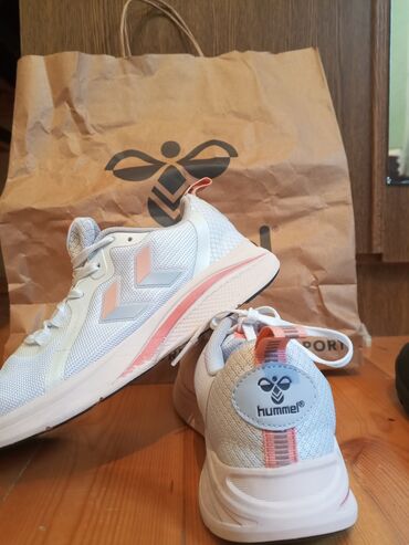 Women's Sneakers and athletic shoes: QADIN 60 AZN VE USAQ 48AZN GEYINILMEYIB UŞAQ (37 VE 31 RAZMER) VE 5-10 — 2