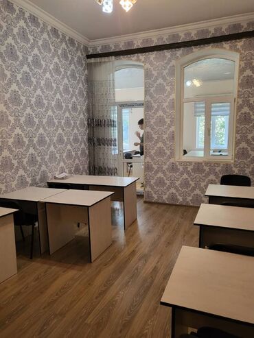 Ofislər: Azadliq metrosunun yaxınlığında təmirli obyekt ümumi sahəsi 110 kv,m — 1