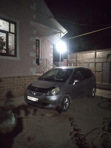 Honda Fit: 2006 г., 1.3 л, Автомат, Бензин, Хетчбек