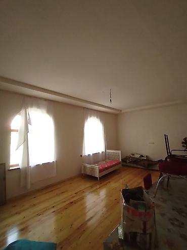 montində satilan evlər: Kirayə həyət evi verilir Şəmkirin kür qəsebəsində. 300 azn evin her — 8