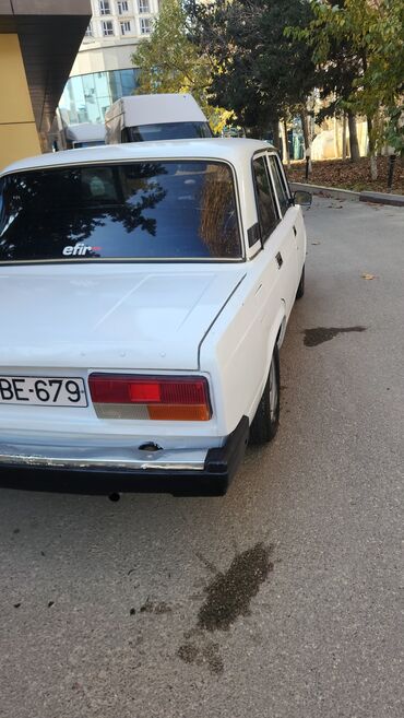VAZ (LADA): Model: LADA (VAZ) 2107, sedan Kuzov rəngi: ağ Qapı sayı: 4 Sükan: sol — 5