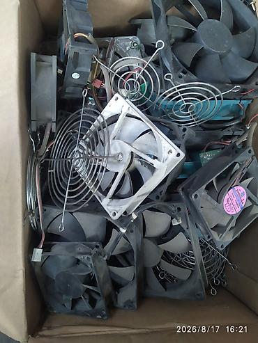 cpu cooler: Кулера б.у. 12 вольт. маленькие 20 сом шт, большие 40 сом шт. решетки — 2