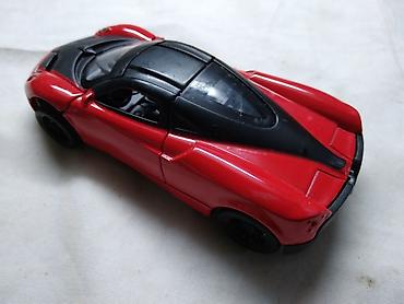 sonic duksevi: Autic sportski oko 1:43(11,5 cm.) Made in China,otvaraju se — 3