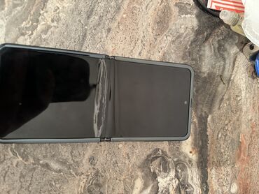 samsung a71 baku: Samsung Z Flip, цвет - Черный, Битый