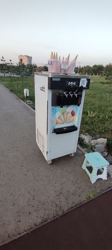 аппарат для жарки мяса для шаурмы: Аппарат для приготовления мягкого мороженого . Установка оснащена