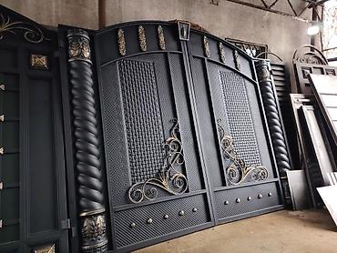 Распашные ворота: Металлические распашные ворота с калиткой (модульные панели) - — 44