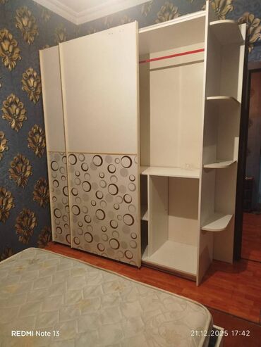 Uzunmüddətli kirayə mənzillər: Xaqlar metrosu yanınında mənzil kirayə verilir. Mərtəbə 16/4. Ümumi — 7