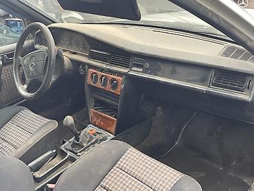 mercedes 208 d: Mercedes-Benz 190 sokulur mator karobka ela veziyyetdedir.2 matordur — 7