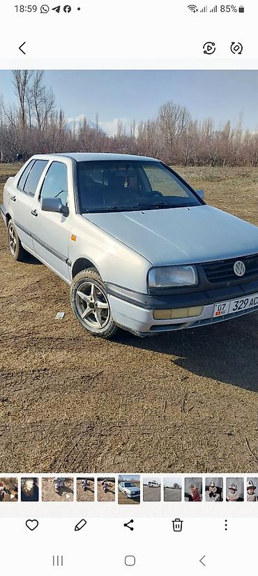 Транспорт: Volkswagen Vento: 1993 г., Бензин, Седан — 2