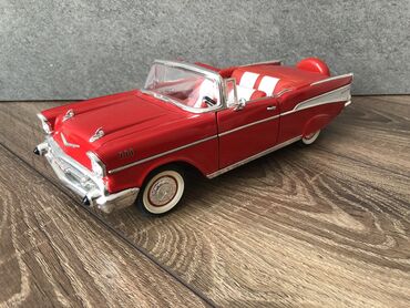 1 dollar: Chevrolet bel air 1957 . Road legends 
Scale 1:18