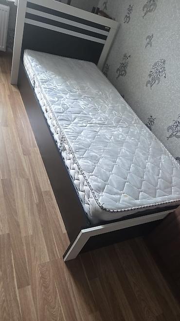 Tek kravat qiymeti 80man yaxwi veziyyerde tekce baw hissesi cixib