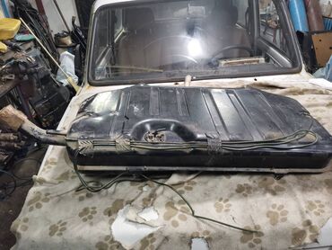 Auto delovi: Rezervoar Lada 2121,21213 Niva br.3 . Polovno, ocuvano. Skinuto sa — 1