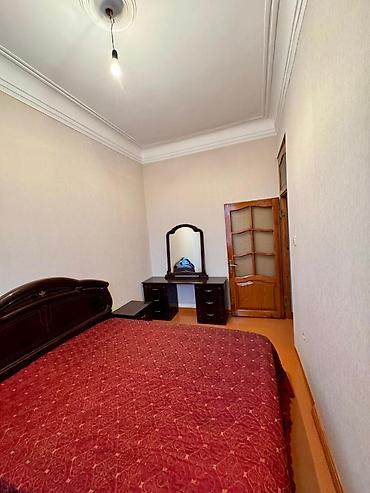 ev kirayesi: Bakıxanov qəsəbəsi Stimul Hospitalın 80 nömrəli məktəbin yaxınlığı 3 — 4