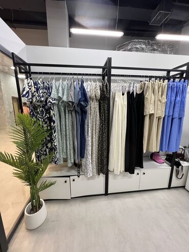 Кронштейны, стойки: Кронштейн Для телефонов и их аксессуаров, Материал: Стекло, С ящиками, Новый — 19