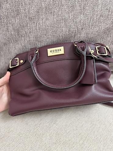GUESS Los Angeles qadın çantası - Rəng: tünd bordo (şərab rəngi) -