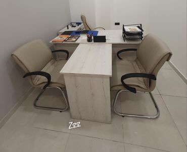 Sifarişlə çarpayılar: İşlənmiş, İşçi üçün, Kvadrat masa