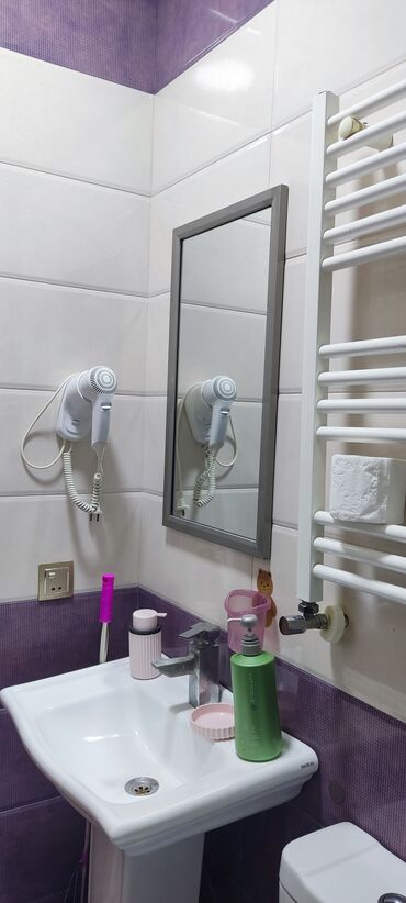 Günlük kirayə mənzillər: Xüsusiyyətlər: İnşaatçılar metro stansiyasına 6 dəqiqəlik yürüş — 9