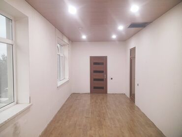 Həyət evləri və villaların satışı: 300 kv ev ikidasli tikili. Qaz su isiq daimi. Avtobus dayanacaginin — 30