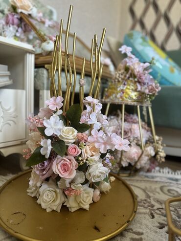 Xonça: Her biri ela vezyetdedir. Tek tek qiymeti 20 azn — 2