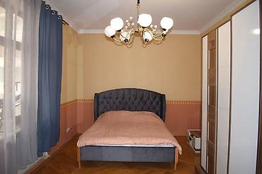 квартира в гяндже: 28may metrosu və Baku Medical Plaza yaninda 3 otaqli əla təmirli — 2