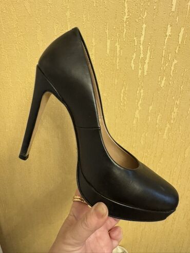 sirqa modelleri: Tuflilər, Ölçü: 36, rəng - Qara, İşlənmiş