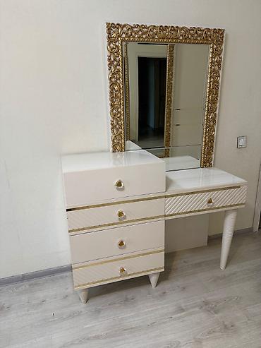 embawood silver yataq desti: Yataq otağı mebel dəsti Tərkibi: - 2 ədəd tumba (1 çekmecəli, konus — 8