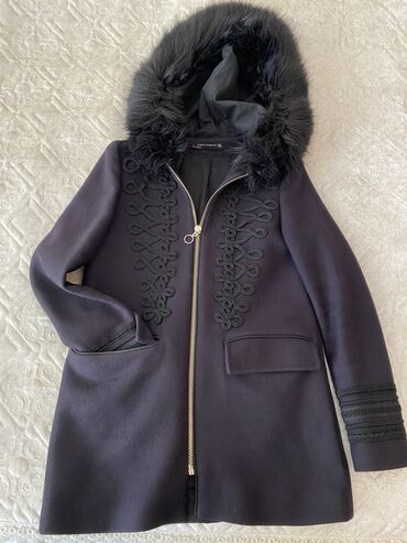 Пальто: Пальто Zara, S (EU 36), цвет - Черный