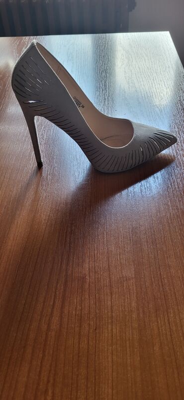 Salonke: Salonke, Zara, 39 — 9