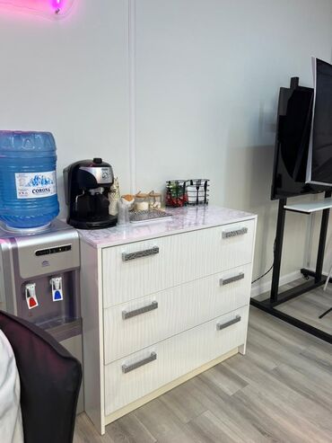 Парикмахеры: В салоне требуют сразу месяц вперёд? Не подходит? Если работаешь — 6