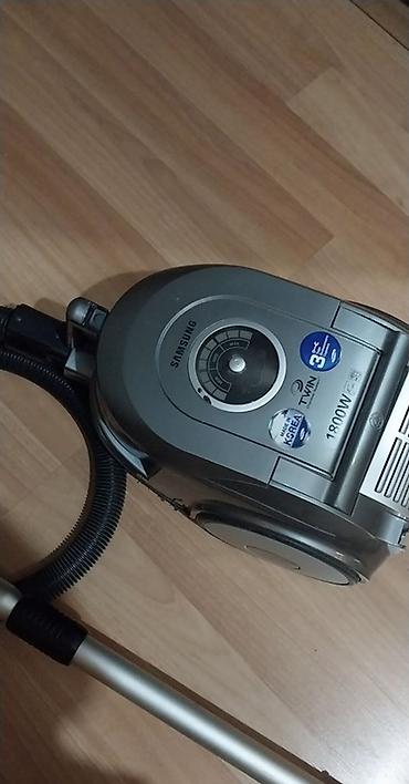 tossoran: Samsung tozsoran – 1800W gücündə, siklon tipli (kisəsiz) sistem. - Güc — 4