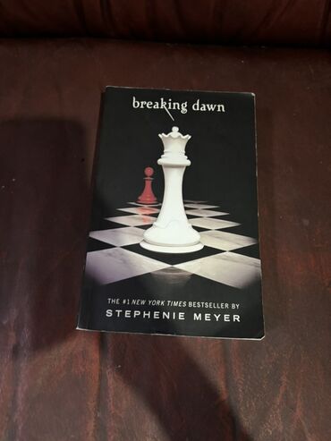 Musiqi alətləri: Məhsul: Kitab – “Breaking Dawn” (Stephenie Meyer) Nəşr növü: Paperback