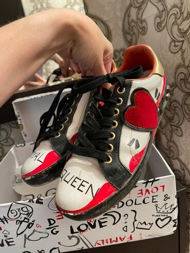 обувь для спорта: Ботасы женскиебрала в Дубаи за 8500 размер 39( подойдёт на 38)