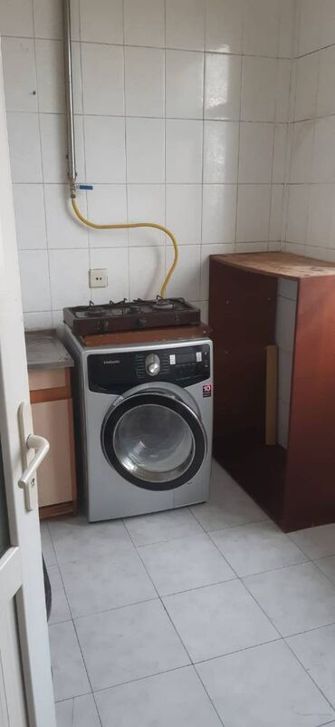 Uzunmüddətli kirayə mənzillər: Əcəmi metrosunun yanında, orta təmirli iki otaq, razdel, 5 mərtəbənin — 4