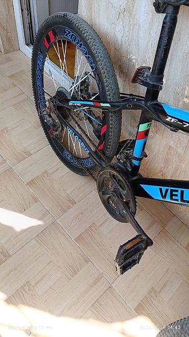 volta vsx: Velocruz velosipedi - Çərçivə: yüngül alaşımlı, qara-mavi-qırmızı — 4