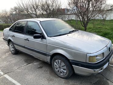 срочно срочно продаю: Volkswagen Passat: 1990 г., 1.8 л, Механика, Бензин, Седан