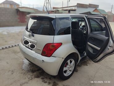 Toyota: Toyota ist: 2003 г., 1.5 л, Автомат, Бензин, Хэтчбэк — 4