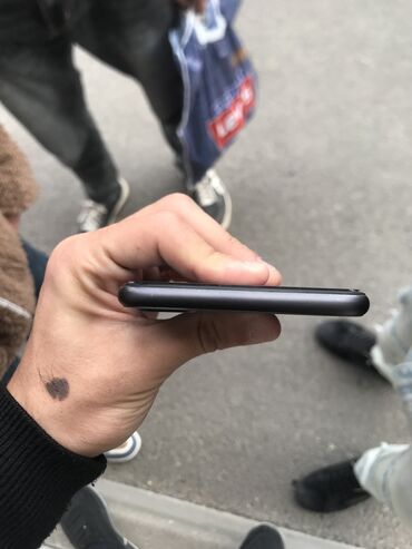 Apple iPhone: IPhone 8 Plus, 64 GB, Qara, Barmaq izi — 7