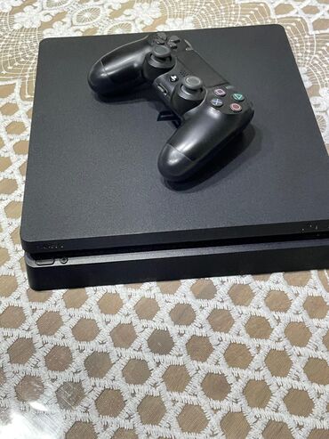 playstation 4 fat: PS\4 saz veziyyetde 500 GB yaddaş yenidir pakovkadan təzə açılıb