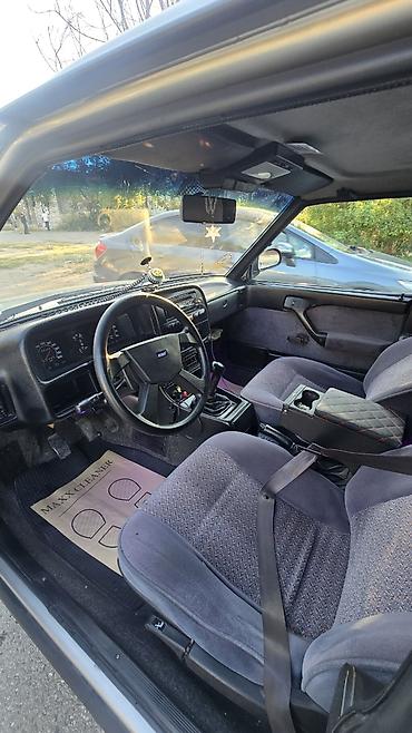 Digər avtomobillər: Model: Sedan, 4 qapı Rəng: Açıq gümüşü (iki tonlu panellərlə) — 9