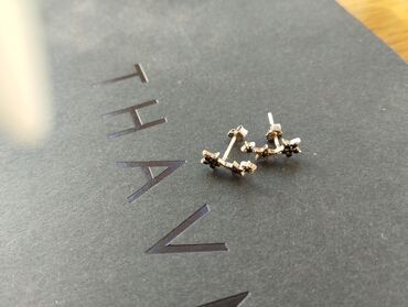 серебряные контакты: Серебряные гвоздики НОВЫЕ 925 проба красиво лежат по ушку