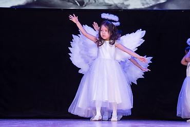 Прокат детских карнавальных костюмов: Сдаются на прокат белые блестящие детские платья на 5-7 лет. платье на — 4