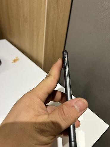 macbook 2009: IPhone 11, черный цвет Основные характеристики: - Экран 6.1" Liquid — 3