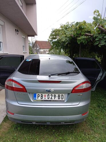 Ford: Ford Mondeo – dizel TDCi, sivi metalik. Karoserija: liftback sa 5 — 9