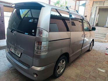 Toyota: Toyota Voxy: 2004 г., 2 л, Автомат, Бензин, Минивэн